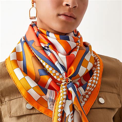 how to tie hermes 45 scarf|how to wear hermes twilly.